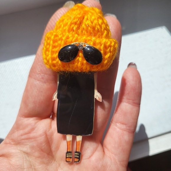 2 New! cute acrylic brooches/pins, girl with wool hat and glasses badges - Picture 2 of 5